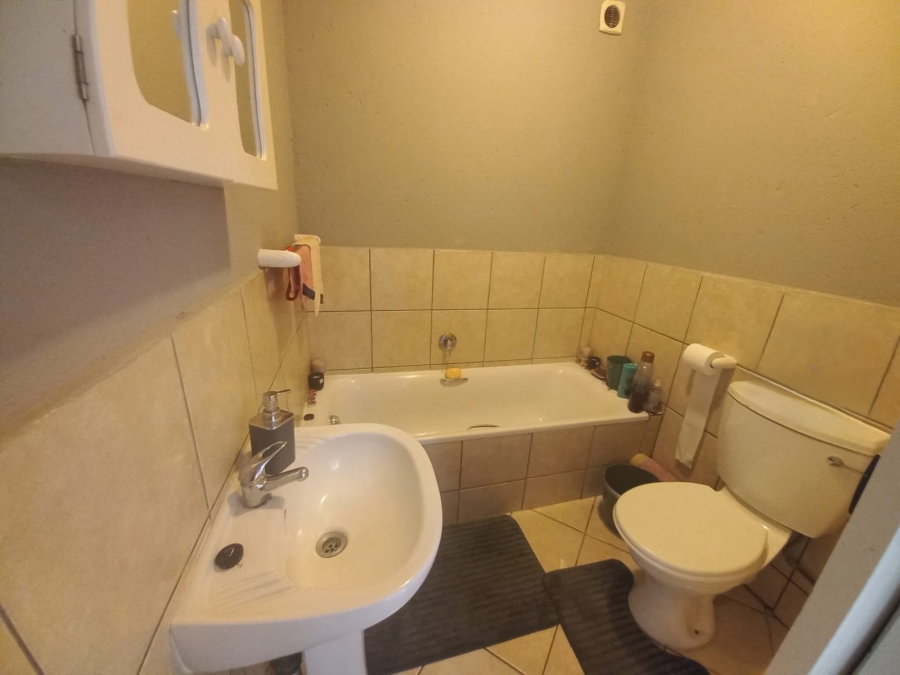 2 Bedroom Property for Sale in Waterval East North West